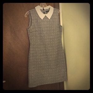 Fall Dress- England Librarian Tommy Hill-finger